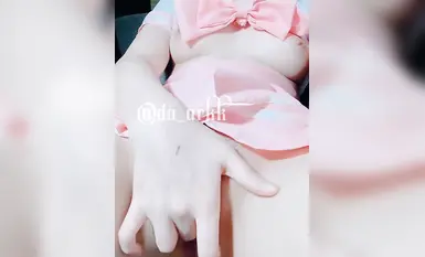 推特粉嫩性癮少女潮噴小蘿莉「不小心噴到啦」全量推特資源 情趣艷舞粉穴自慰 (1)