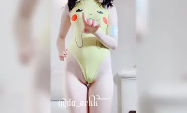 推特粉嫩性瘾少女潮喷小萝莉「不小心喷到啦」全量推特资源情趣艳舞粉穴自慰(2)