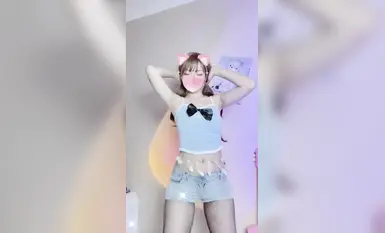 最新9月福利 青春無敵 推特極品可甜可鹽長腿女神【小仙雲】月付群專享，頂配COSER抖音風轉場變裝紫薇，長視頻裸舞 (2)