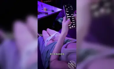 Haijiao Dashen [Fucks My Sister] orihinal na video sa KTV, hinahaplos ang aking kapatid sa abot ng aking makakaya at talagang natutuwa ito hanggang sa banyo