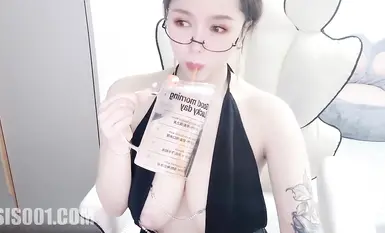 [Stripchat] สุดยอดสมอหญิงแขนลายดอกไม้ E-cup และหน้าอกใหญ่ "Cristina" ถุงน่องสีดำแว่นตาอารมณ์และสไตล์ศิลปะการช่วยตัวเองและความเจ้าชู้ที่ตัดกัน