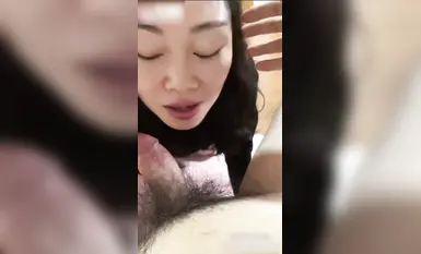 [Incest Mom] Ang aking ina ay nagbibihis ng mahinhin araw-araw upang makipagkita sa mga ligaw na lalaki Nang makita ko siyang nagbibihis ng medyas, hindi ko napigilan ang pagtagos sa kanya mula sa likuran.