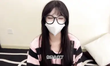 The innocent and cute girl next door "Xiao Min'er" has an incestuous relationship with her sister and her sister's sexual enlightenment. Creampie. The semen of her cousin in black stockings flows out from her pussy. Her black-framed glasses are super reflexive.