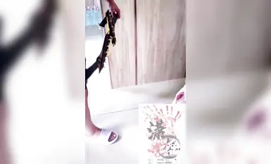 顶级调教大神『东北原创』极致反差婊在别人眼里是清纯舞蹈生在这只配做下贱母狗骚逼塞丝袜撒尿白丝一字马滴蜡
