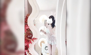 Cô chó nhỏ loli trắng trẻo, dịu dàng và thuần khiết "Xiao Da Xio" trên Twitter vừa mặc một chiếc váy nhỏ và chuẩn bị ra ngoài, nhưng anh trai cô đã nhìn thấy và bị bắt quả tang trước gương. cô ấy hét lên.