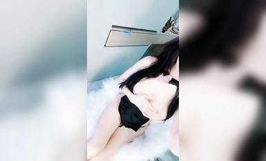 The top new green broadcasting goddess goes to the sea [Xiao Yuer]. Her incredible looks and figure instantly surpass all the Internet celebrities. She has a beautiful figure like an anime, the best big breasts, and the best beauty in the world (2)