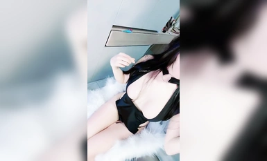 The top new green broadcasting goddess goes to the sea [Xiao Yuer]. Her incredible looks and figure instantly surpass all the Internet celebrities. She has a beautiful figure like an anime, the best big breasts, and the best beauty in the world (2)