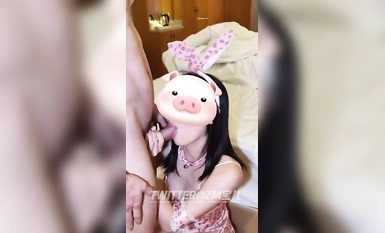 In contrast, the female teacher's wife "zm Bao'er" ejaculates into the teacher's pussy~ The good-for-nothing husband catches the semen below, penetrates Bao'er's mouth and also penetrates Bao'er's sister (6)