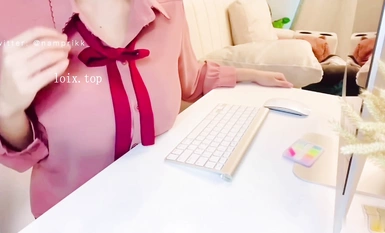 Npxvip 巨乳放在電腦桌上自慰