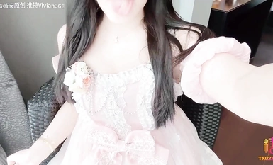 薇薇安少女白浆高潮秀淫水狂喷骚水喷满地板
