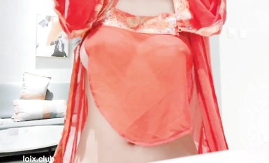 薇薇安汉服情趣红肚兜下的玉体诱惑