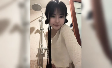 PUA 마스터넷은 아름다운 얼굴에 여신 같은 미모를 시시덕거리고, 원격으로 조종해 옷을 벗고 몸을 만져 소변을 보게 한다(3)