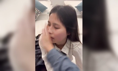 Master [Flower Picking Thief] The captive little bitch, the slender young girl Lolita, leads the little bitch to have a 3P with her friends, exposing her face and cumming inside her! Young ketones are good (1)