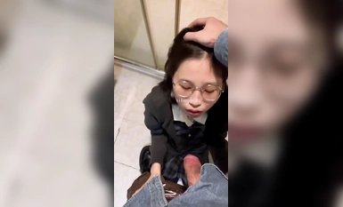 大神【采花小盗】圈养的小母狗苗条嫩妹洛丽塔领小母狗与友人3P 露出颜射内射样样精通！年轻的酮体就是好啊(16)
