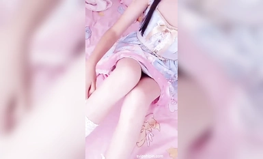 清純雙馬尾人形小母狗『工口小妖精』福利私拍-夢幻小裙嘰