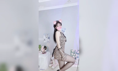 推特極品福利姬，可甜可鹽女神【小仙雲】最新9月新番，各種情趣制服裸舞漸變，道具紫薇，滿滿擼點 (1)