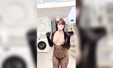 推特極品福利姬，可甜可鹽女神【小仙雲】最新9月新番，各種情趣制服裸舞漸變，道具紫薇，滿滿擼點 (1)