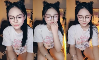 Katabi mo ang kapatid mo~ Hindi ko akalain na magiging ganito kasexy~ [Dimple Girl] Nagsimula ang pagsalsal at pag-squirt sa dormitoryo (1)