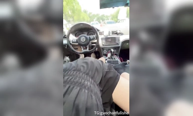 Pesta lucah terhebat "Wuhan Couple LM_8866" membawa sekumpulan lelaki bujang merogol beramai-ramai dua jalang kecil. rogol (3)