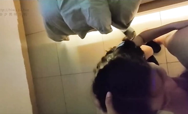 究極反差泄密，重慶高顏值OL女職員成為老闆的小母狗，各種露臉調教啪啪做愛！