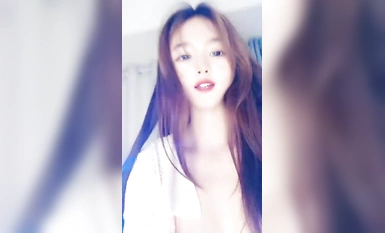 【小魚塘】蘿莉女神 粉嫩鮑魚穴 脫衣裸舞 按摩棒自慰 (1)