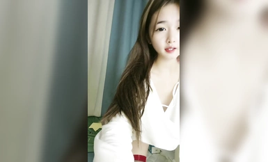 【小鱼塘】萝莉女神粉嫩鲍鱼穴脱衣裸舞按摩棒自慰(9)