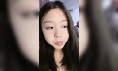 [Yi Yi Meng] Ang malambot at magandang babae ay sumasayaw ng hubad, nagsasalsal at pumulandit ng puting katas (9)