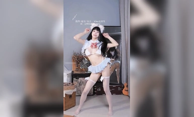 B站【Yiko濕潤兔 咬一口兔娘】最新『妮可三百窟』 Shake it 雙視角騷舞 SM捆綁 很頂