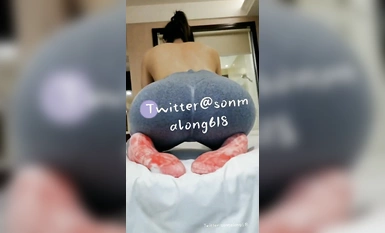 最新10月首发，人生赢家，推特大神【丝足玩家】纯爱专注性感丝袜一百年，又玩又肏各种极品美臀丝足(3)