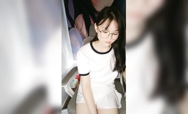 สาวแว่นสีชมพูล้วน@โชว์สวัสดิการสาวลักยิ้ม (14)