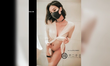 【深夜企劃】極品模特【峰不二子】-美穴塞入跳蛋玩滑下體都濕透了 男廁幫路人小哥哥解決翹硬肉棒