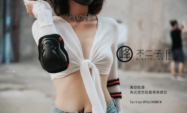 【深夜企劃】極品模特【峰不二子】-美穴塞入跳蛋玩滑下體都濕透了 男廁幫路人小哥哥解決翹硬肉棒