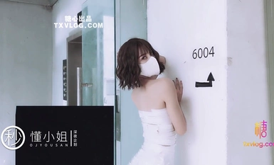 【深夜企劃】極品模特【懂小姐】-全裸捆綁膠帶游覽藝術館高難度三點全露遊逛園區私家車後備箱自慰