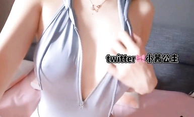 尤物身材御姐『小茜公主』私拍福利，美乳翘臀性感小骚货风骚气质高挑身材男人看了就想侵犯！ (2)