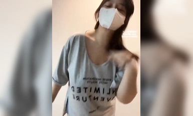 最新10月福利！推特超强I罩杯巨乳反差婊【wrmm520】稀有露脸私拍，露出紫薇抖奶裸舞，最完美炮架子(1)