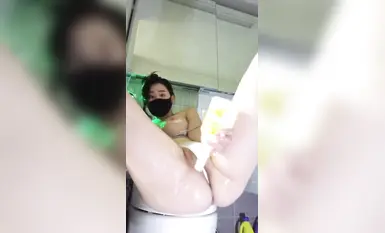 Pembawa utama Korea [Zhiren] mempunyai wajah yang halus, badan yang anggun, dan kulit yang licin Zhiren muncul dalam VVIP, menyentuh mukanya, memancarkan pukinya, menidurinya dengan jari, dan juga menidurinya (3)