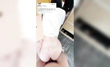 性感騷貨小母狗『繪梨衣』爸爸抓的大屁股使勁操，抓的我好疼但是又希望爸爸更加用力干我 爸爸說後入的時候最舒服 (1)