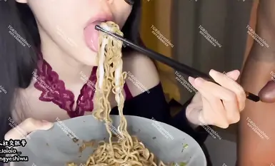 Con khốn tinh trùng "jojo chín mươi chín" của bố đã bị bố bóp cổ thật mạnh. Nghĩ đến việc tôi trở thành Bai Yueguang của ai đó ở trường khiến tôi vừa xấu hổ vừa phấn khích.. (3)
