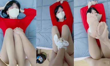 肉絲大奶蘿莉美眉【軟軟兔Lt774523412】做錯事就要罰 啊不要主人錯了求求你放過我 身材苗條 被綁著手腳隔著絲襪猛插小嫩穴 最後無套內射