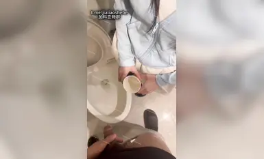 重口警告！把堂妹调教成为吃精液和尿液母狗！妹妹的精液食物吃播「Jojo九九」圣水酸奶喂妹妹差点反胃