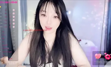 【Stripchat】超顶身材大眼甜妹女主播「HotHotXiXi」超魅惑舔舐假鸡巴唾液四溢诱惑十足