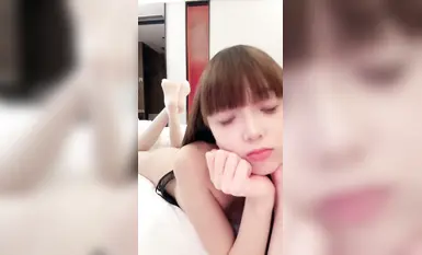 安徽頂級高顏校花【小奶昔】自慰深喉啪啪吞精~高挑的身材超高顏值，清純淫靡並存，美乳翹臀性感小騷貨 (5)