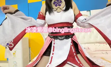 清純母狗小蘿莉【冰凌紫萱】JK小蘿莉竟被黑鬼爆操？直呼暴殄天物！清純小蘿莉3P被大黑屌抱起來操 (1)