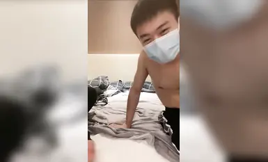 純欲雙馬尾小蘿莉【敏妹妹】鏡子前緊盯下體羞恥埃艹，對著鏡子才知道自己有多騷，站式後入爆插幾下就出白漿了
