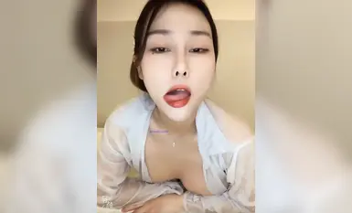 重磅！太美了！萬人舔屏意淫極品女神【寶児coco】收費福利，顏值高表情騷，大奶一線天饅頭慫鏡頭紫薇挑逗 (1)