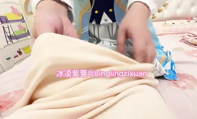 Loli kecil perempuan jalang yang tidak berdosa itu [Bingling Zixuan] ditunggangi oleh seorang gadis comel dengan pakaian COS. Puteri kecil harimau putih yang tidak berbulu itu dikoyak oleh bapanya tanpa kondom.