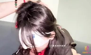超顶身材白虎嫩妹长得越乖玩的越嗨一线天白虎馒头穴肉鲍被大鸡巴爸爸无套内射，小穴穴被灌满