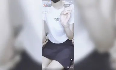 Disesuaikan secara eksklusif untuk taikun tempatan, kurus dan cantik, wajah terdedah gadis sekolah [Tim] koleksi lengkap faedah, kecergasan muda, alat tarian bogel Ziwei seks dan memancut, sifat-sifat jalang penuh (4)