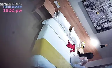 Ninakaw na recording ng isang magandang dalaga na may malaking baywang at malalaking suso na nag-check-in sa isang silid kasama ang kanyang amo, nagdilaan sa isa't isa nang nakakasakit at nagtatanggol, at nag-cumming nang walang condom/lalaki na may s