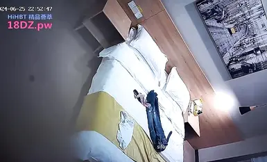 Ninakaw na recording ng isang magandang dalaga na may malaking baywang at malalaking suso na nag-check-in sa isang silid kasama ang kanyang amo, nagdilaan sa isa't isa nang nakakasakit at nagtatanggol, at nag-cumming nang walang condom/lalaki na may s